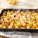 Gratin ultra simple pommes, oignons, bouillon : plus gourmand qu’un dauphinois classique