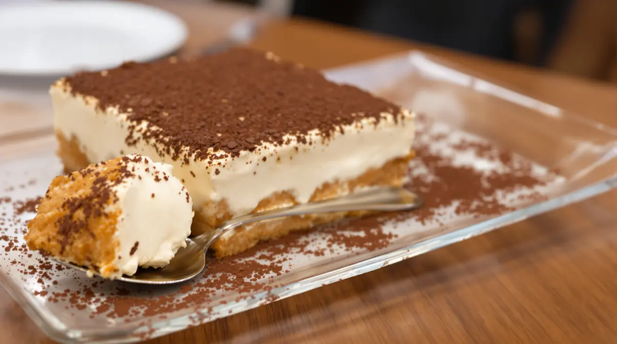 « J'ai remplacé le mascarpone par cet ingrédient » : mon tiramisu maison a presque deux fois moins de calories « J'ai remplacé le mascarpone par cet ingrédient » : mon tiramisu maison a presque deux fois moins de calories