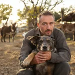Sébastien a dédié sa vie et son argent pour sauver les animaux : « On ne part plus en vacances »